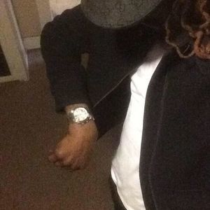 Meet your Posher, Antoine